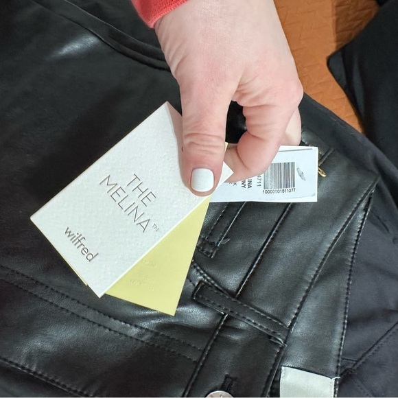 NWT aritzia wilfred the melina skinny black faux leather pants size 4 women’s - Picture 2 of 4